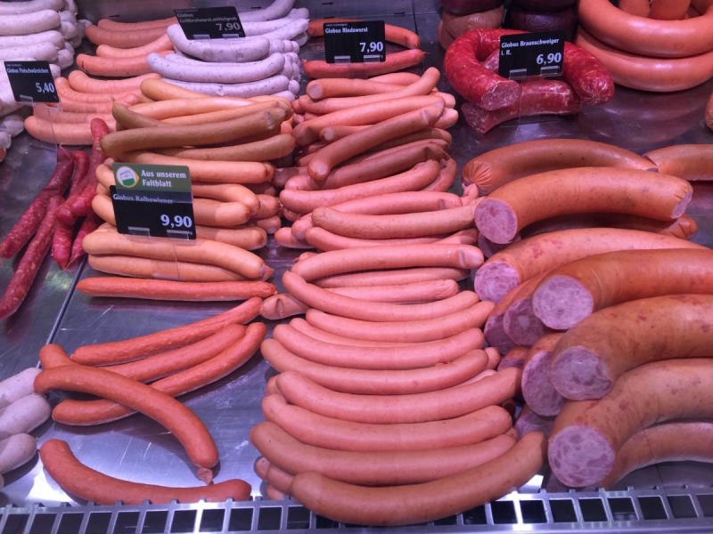 charcuterie-TOURNEFORT-min_sausages_meat_butchery-1069321